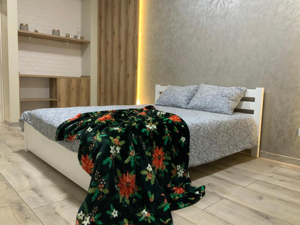 Vip Apartment У Центрі Міста, Новобуджк Театральний,Дуже Простора Rivne Luaran gambar