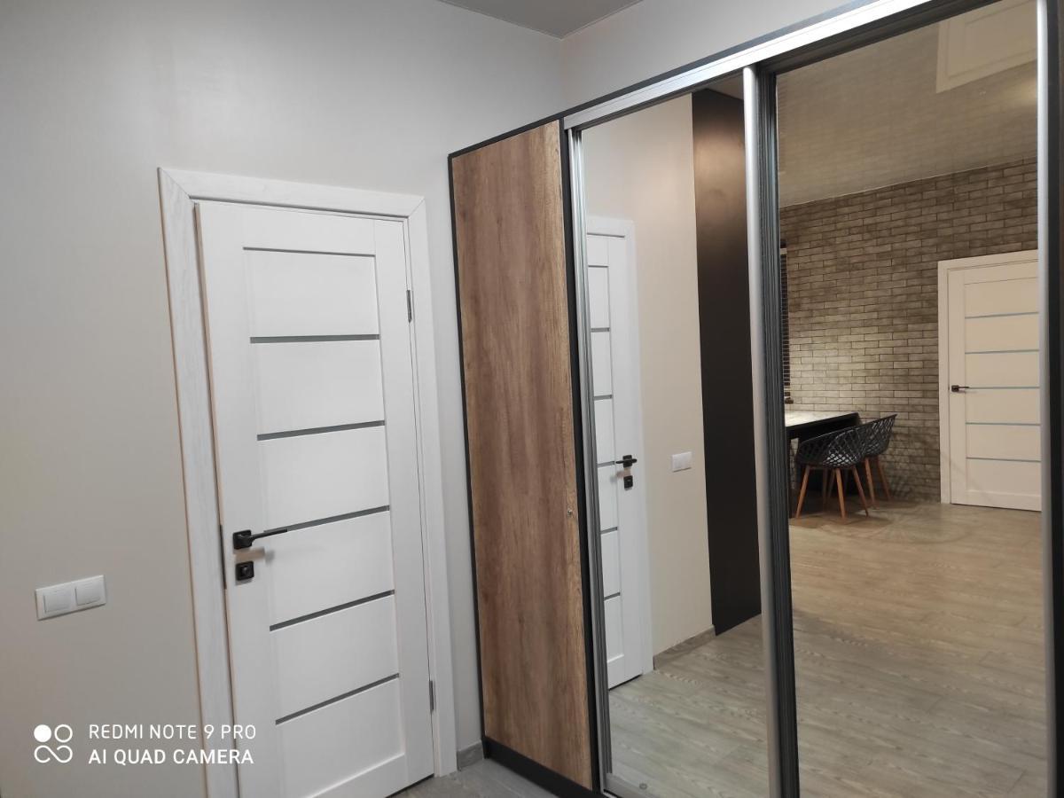 Vip Apartment У Центрі Міста, Новобуджк Театральний,Дуже Простора Rivne Luaran gambar