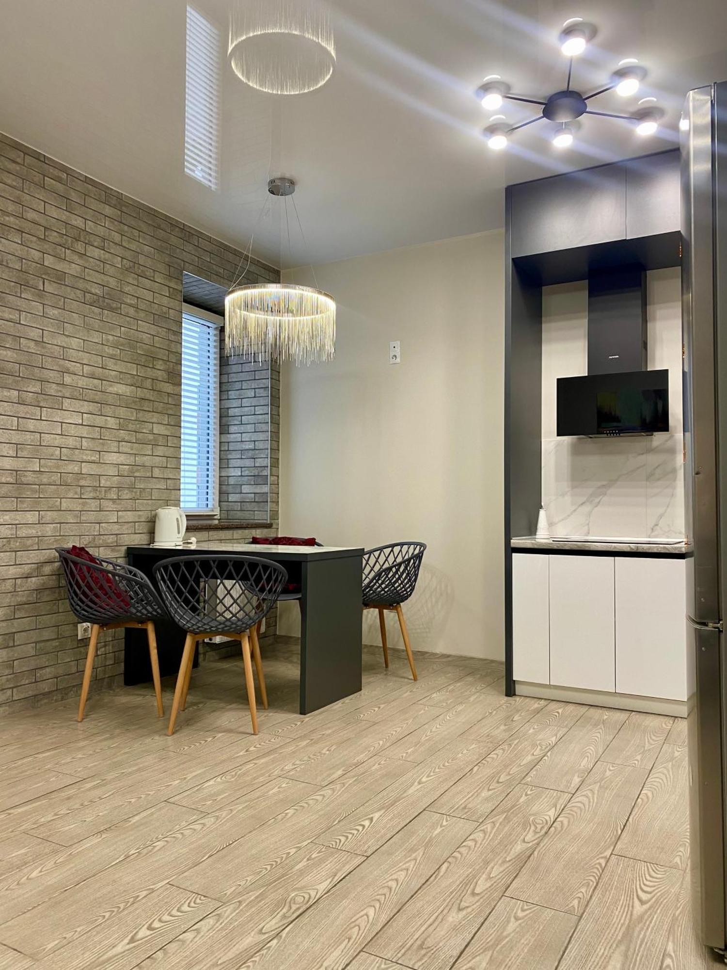 Vip Apartment У Центрі Міста, Новобуджк Театральний,Дуже Простора Rivne Luaran gambar