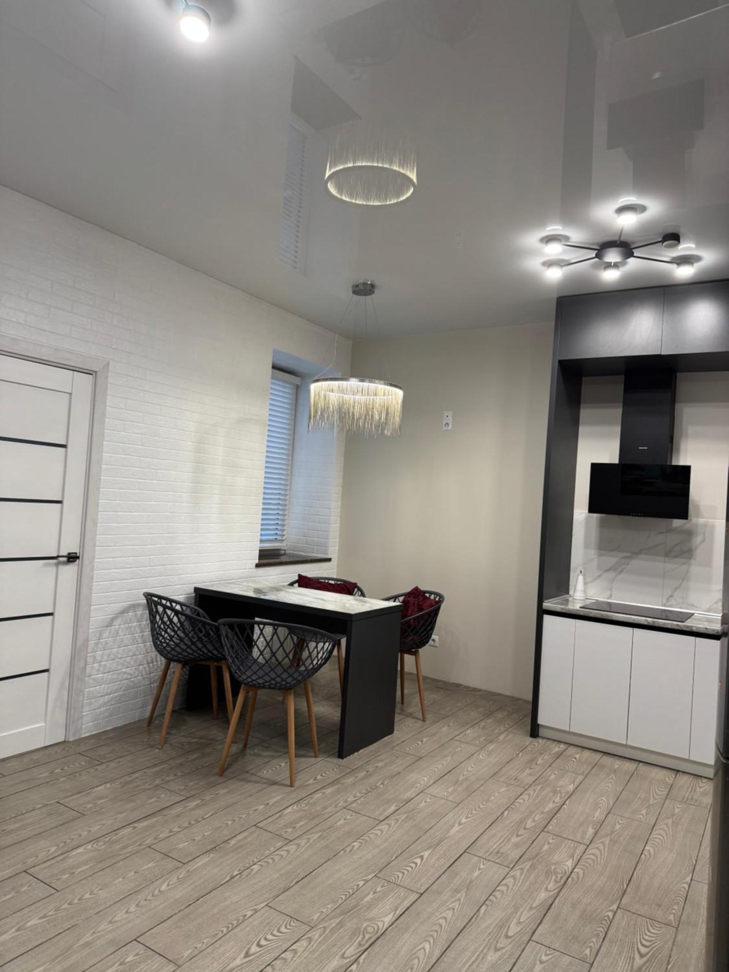 Vip Apartment У Центрі Міста, Новобуджк Театральний,Дуже Простора Rivne Luaran gambar