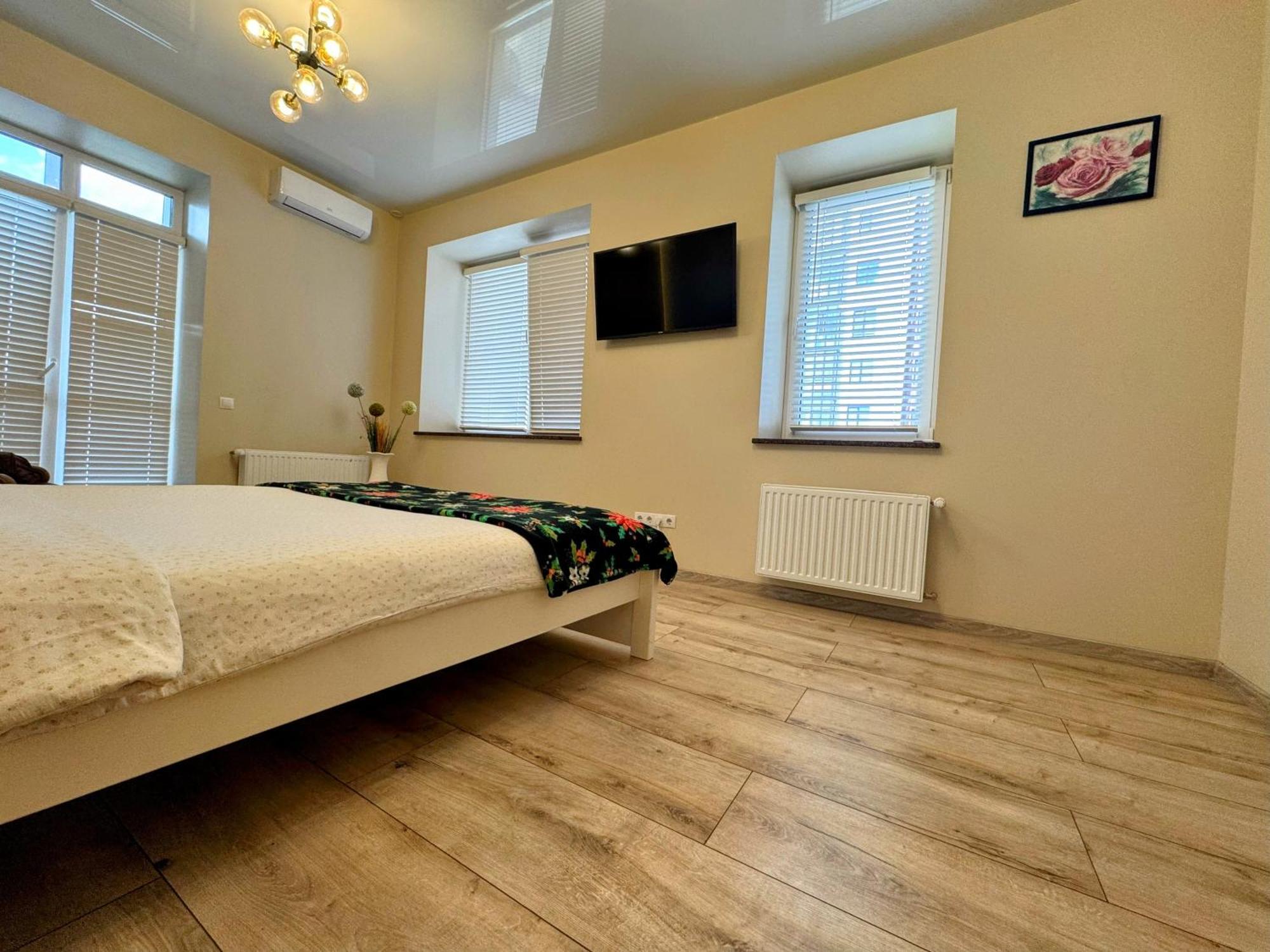 Vip Apartment У Центрі Міста, Новобуджк Театральний,Дуже Простора Rivne Luaran gambar